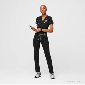 Catarina One-Pocket Scrub Top™ & High Waisted Yola Skinny Scrub Pants™ Petite